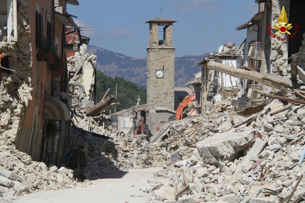 Completa distruzione ad Amatrice per effetto del sisma del 24 Agosto 2016