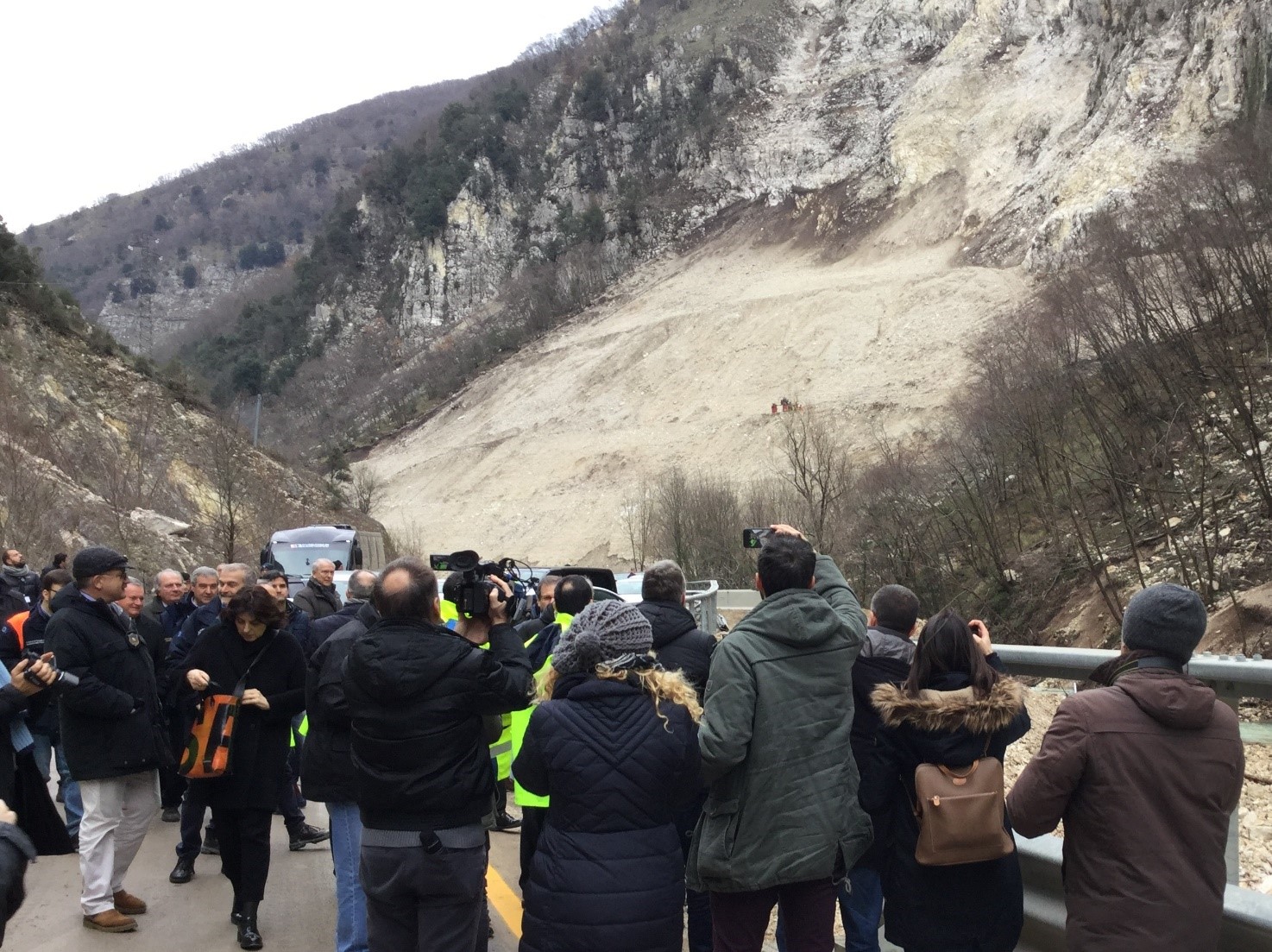 Frana sulla strada statale 209 in Valnerina prodotta a seguito della sequenza sismica del 2016 