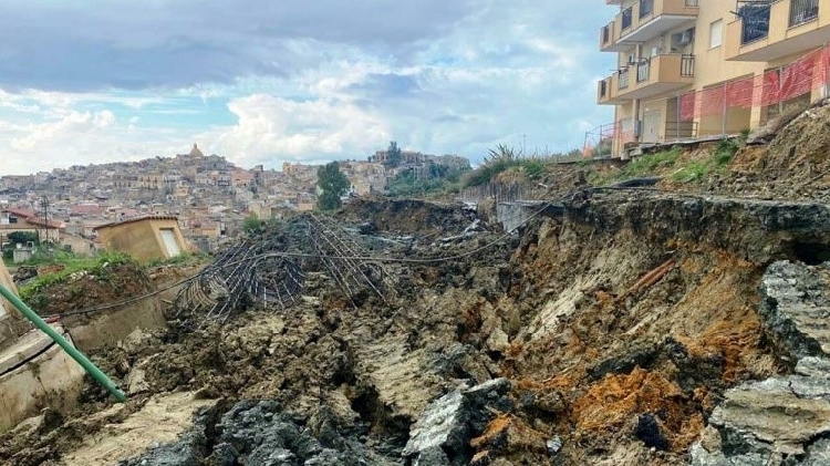 Frane e stabilità dei versanti: un impegno professionale per la resilienza socio-economica