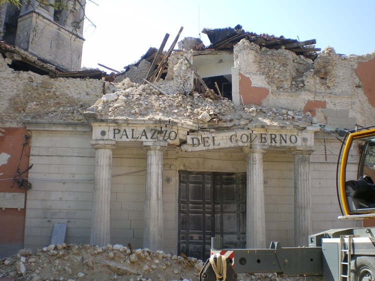 Aspetti geotecnici e sismologici del terremoto dell'Aquila; scarica la pubblicazione (eng, 2010)